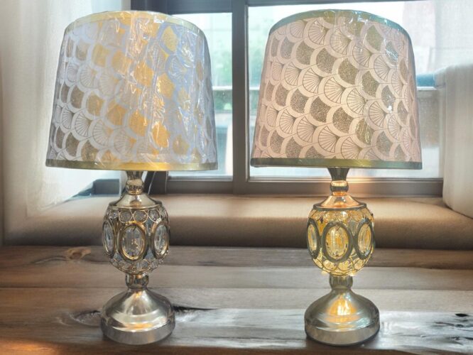 10052 - DECORATIVE TABLE LAMP WITH BULB (24PCS)